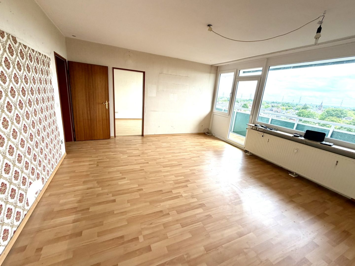 Großzügige 4-Zimmer-Eigentumswohnung mit Balkon und Stellplatz – auch als zwei Wohneinheiten nutzbar